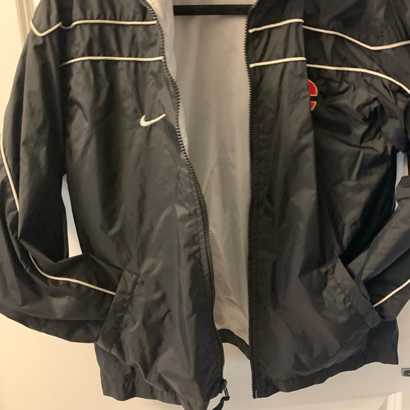 Calgary Flames Officially Licensed Nike Team Lightweight Jacket - Picture 7 of 11